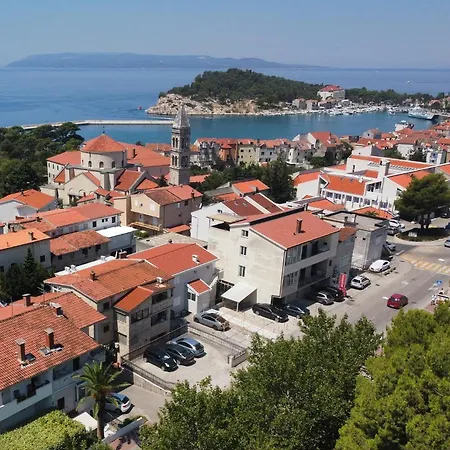 Sandra, Gasthof Makarska