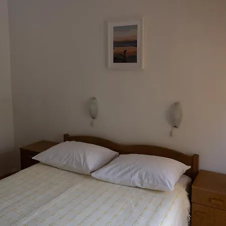 Sandra, * Makarska