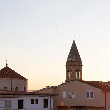 Gasthuis Sandra, Makarska