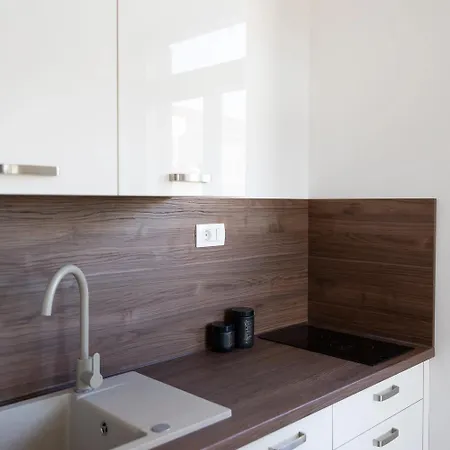 Sandra, Гостьовий будинок Макарська