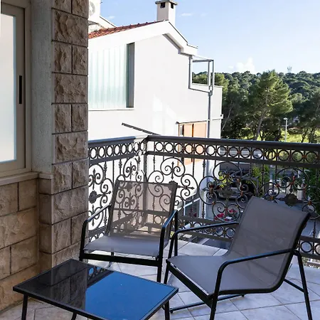 Sandra, Макарська