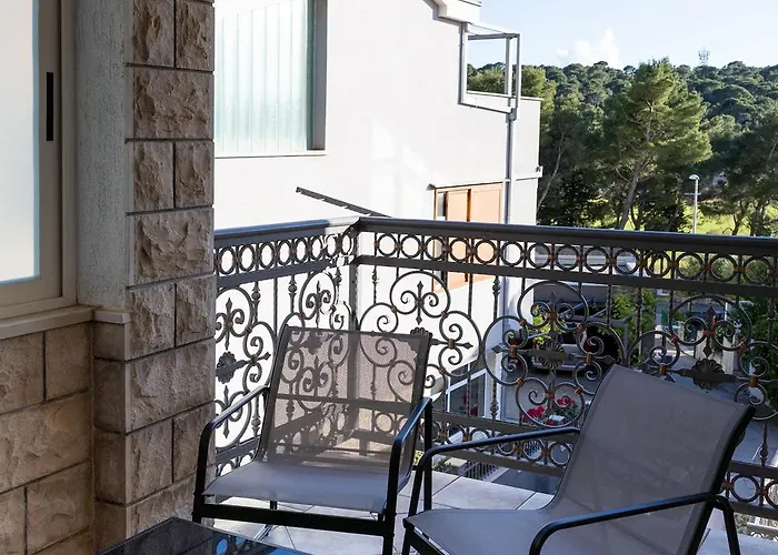 Sandra, Макарська