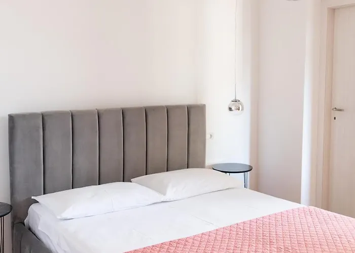 Sandra, Guest house 3*