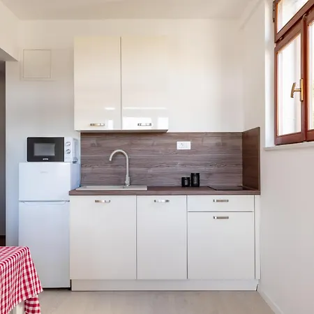 Sandra, Πανσιόν