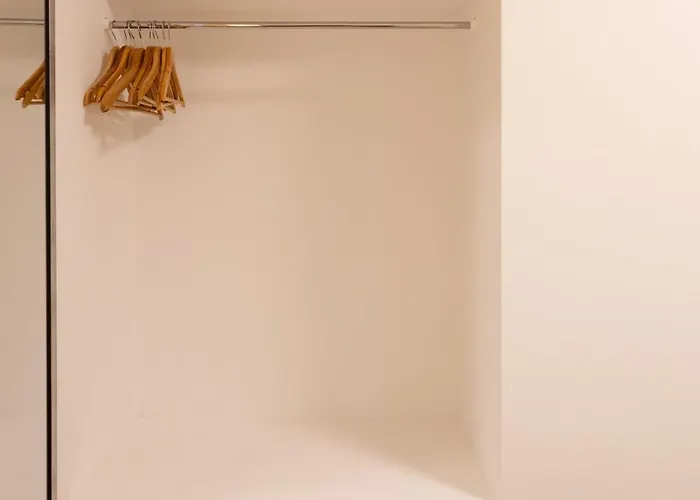 Sandra, Πανσιόν Μακάρσκα